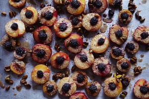 Food styling: Plum&blackberries058 Copy